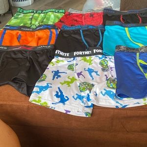 Boy’s underwear. Like new. No tears, no spots. Different colors. 9 par